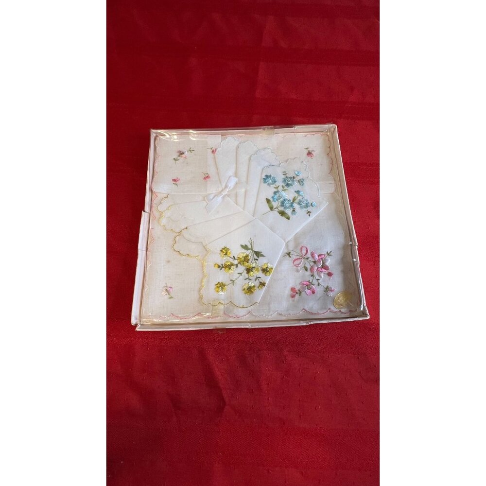 NOS Embroidered Cotton Handkerchiefs Set Of 4 Original Box Floral Designs Switze